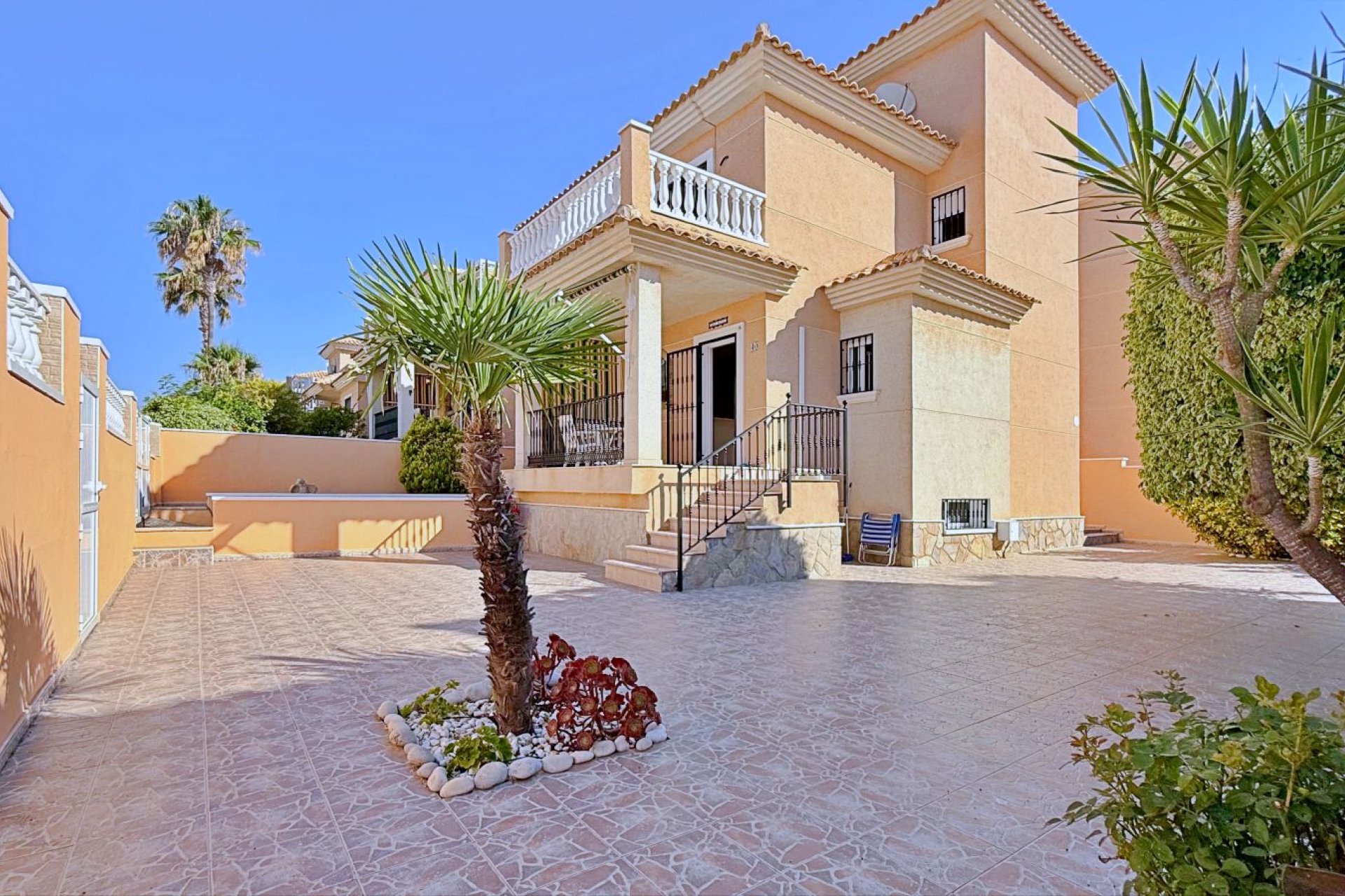 Resale - Villa * - Orihuela * - Orihuela Costa *
