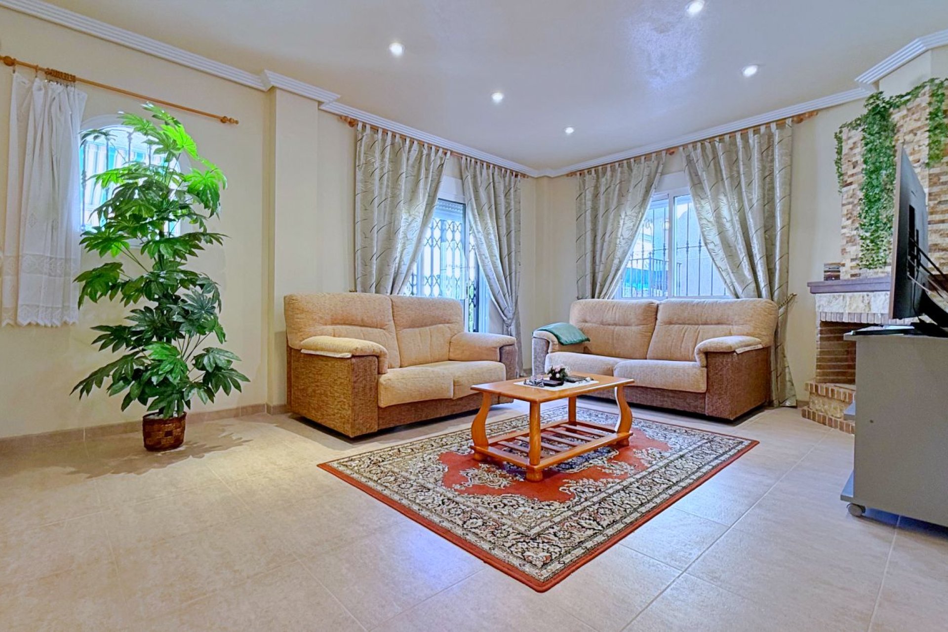 Resale - Villa * - Orihuela * - Orihuela Costa *