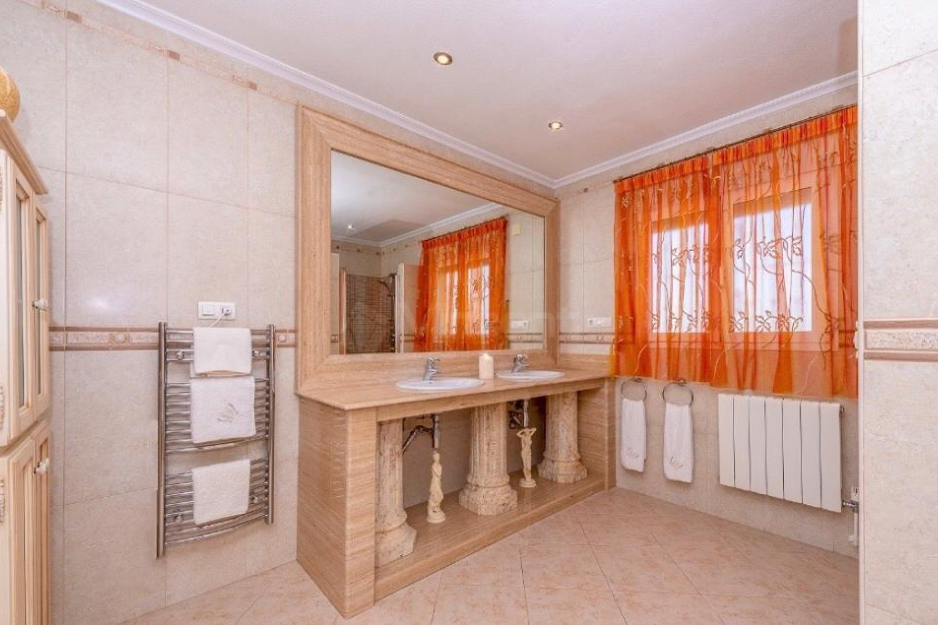 Resale - Villa * - Orihuela *