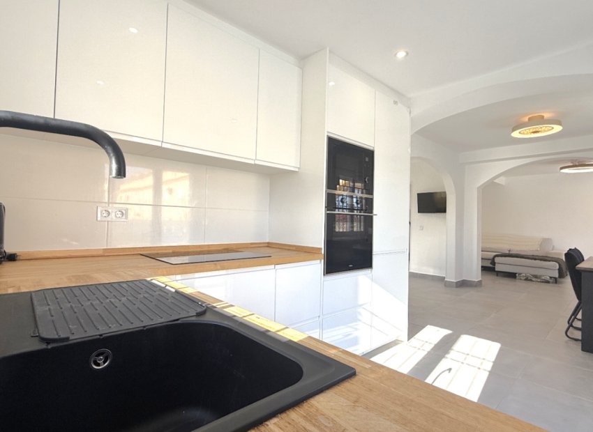 Resale - Villa * - Orihuela *