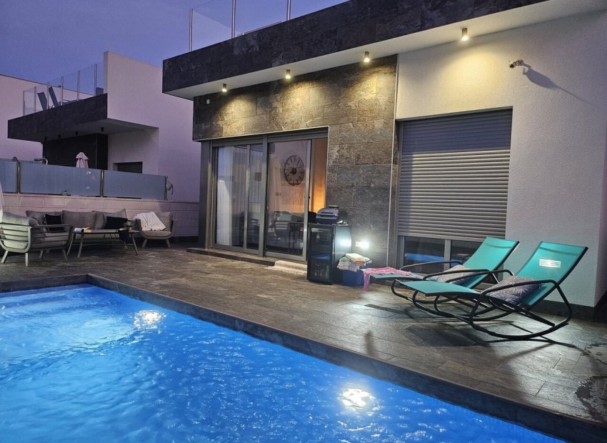 Resale - Villa * - Pau 26 - Villamartín * 