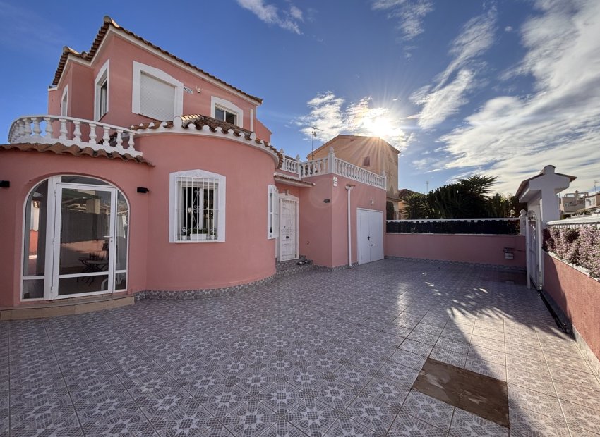 Resale - Villa * - Playa Flamenca - Playa Flamenca *