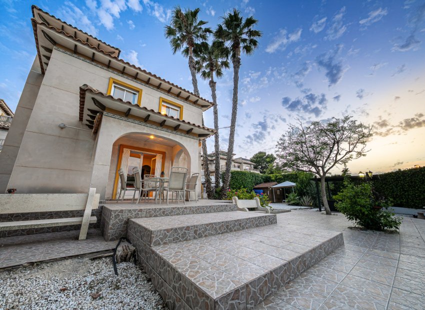 Resale - Villa * - Playa Flamenca *