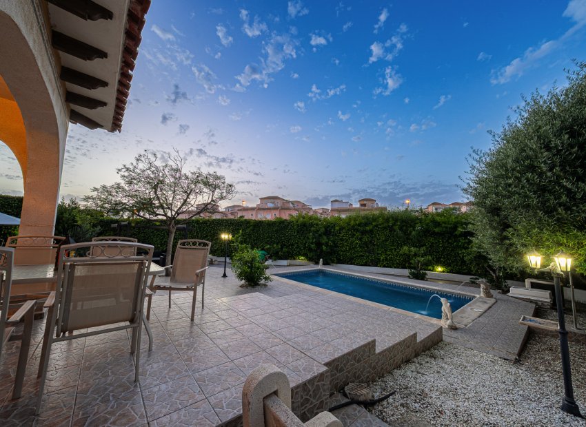 Resale - Villa * - Playa Flamenca *