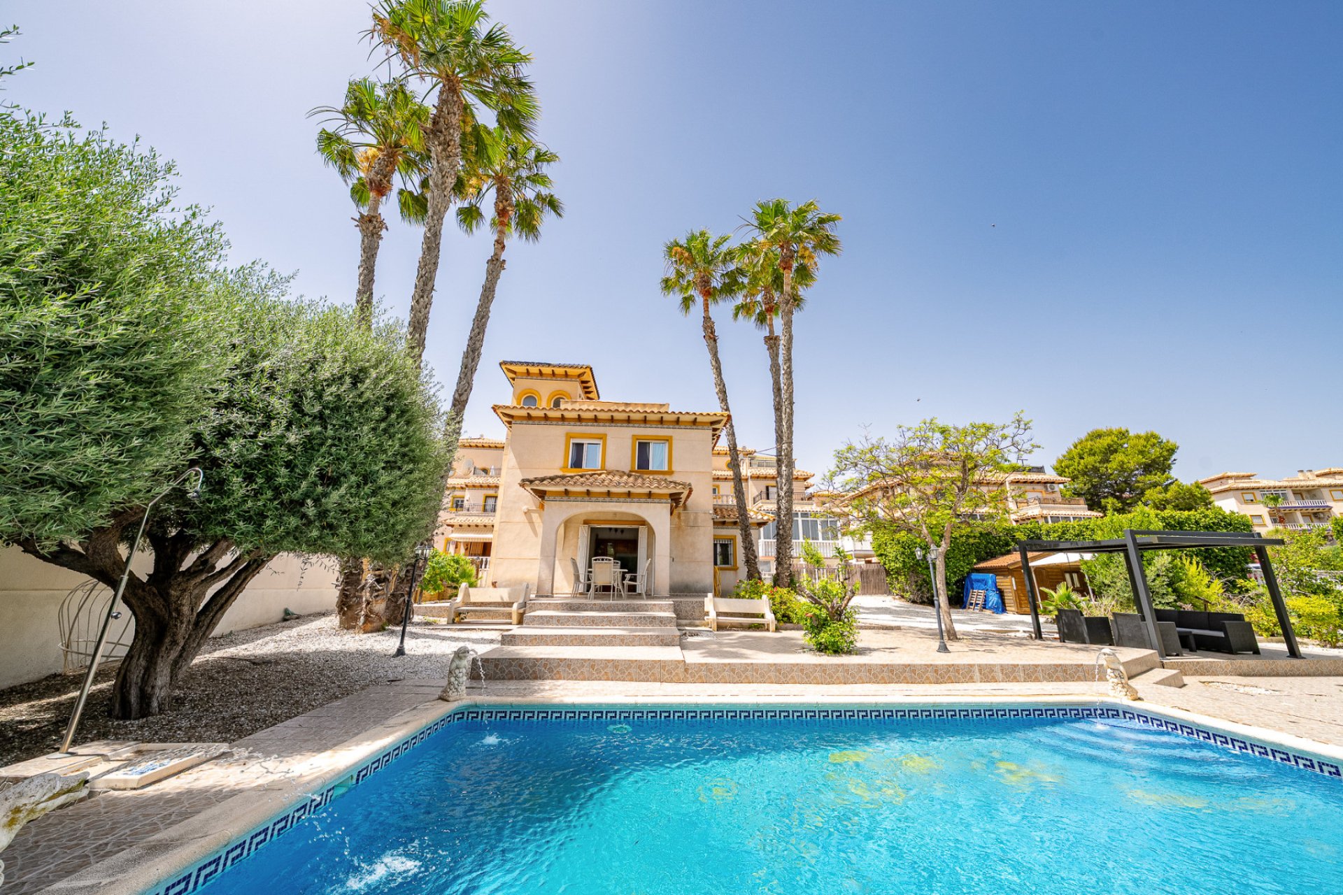 Resale - Villa * - Playa Flamenca *