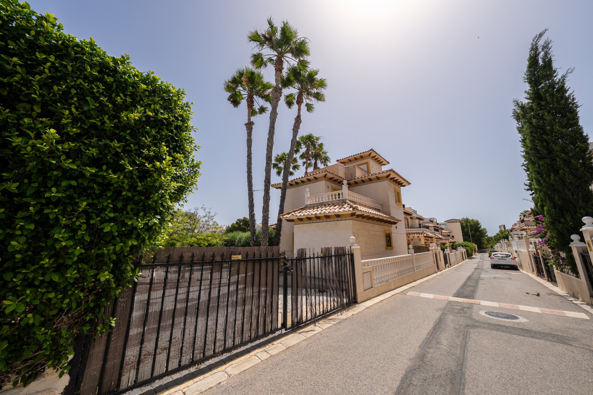 Resale - Villa * - Playa Flamenca *