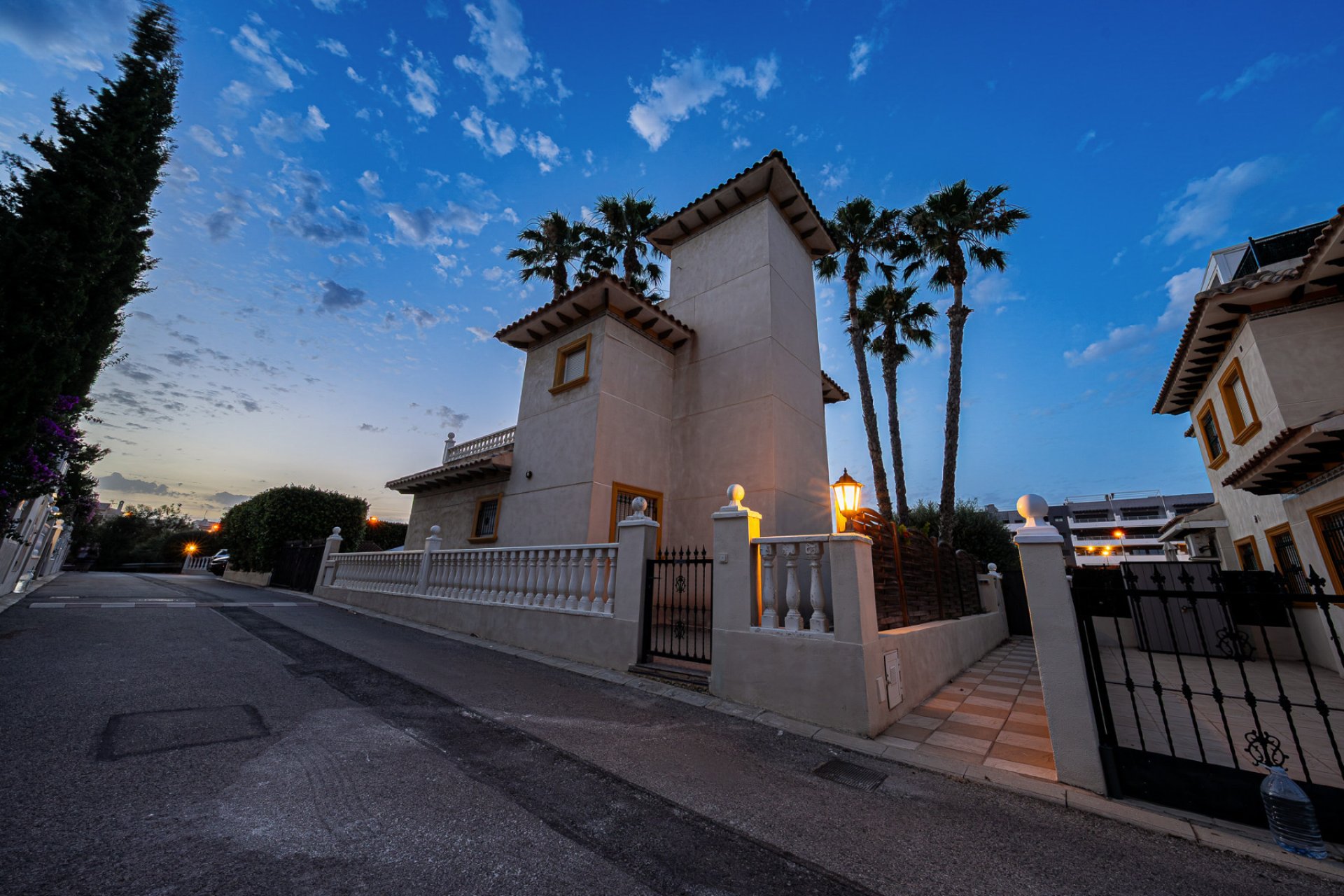 Resale - Villa * - Playa Flamenca *