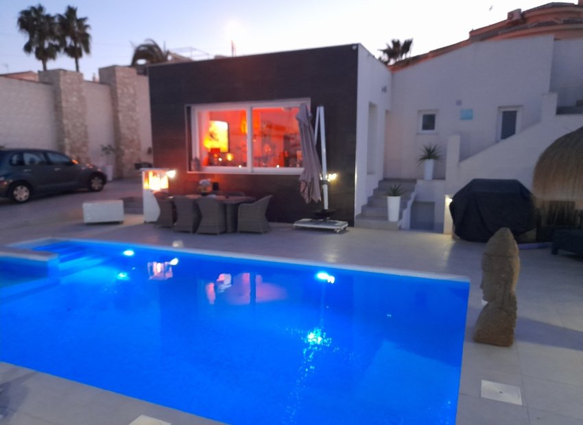 Resale - Villa * - Rojales - Ciudad Quesada *