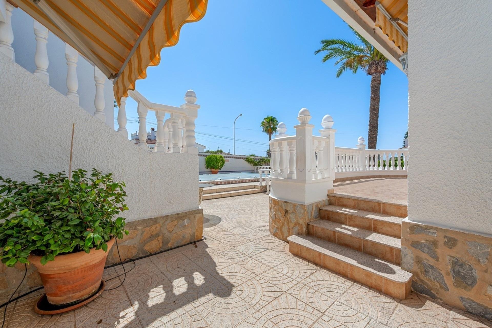 Resale - Villa * - Rojales * - Ciudad Quesada *