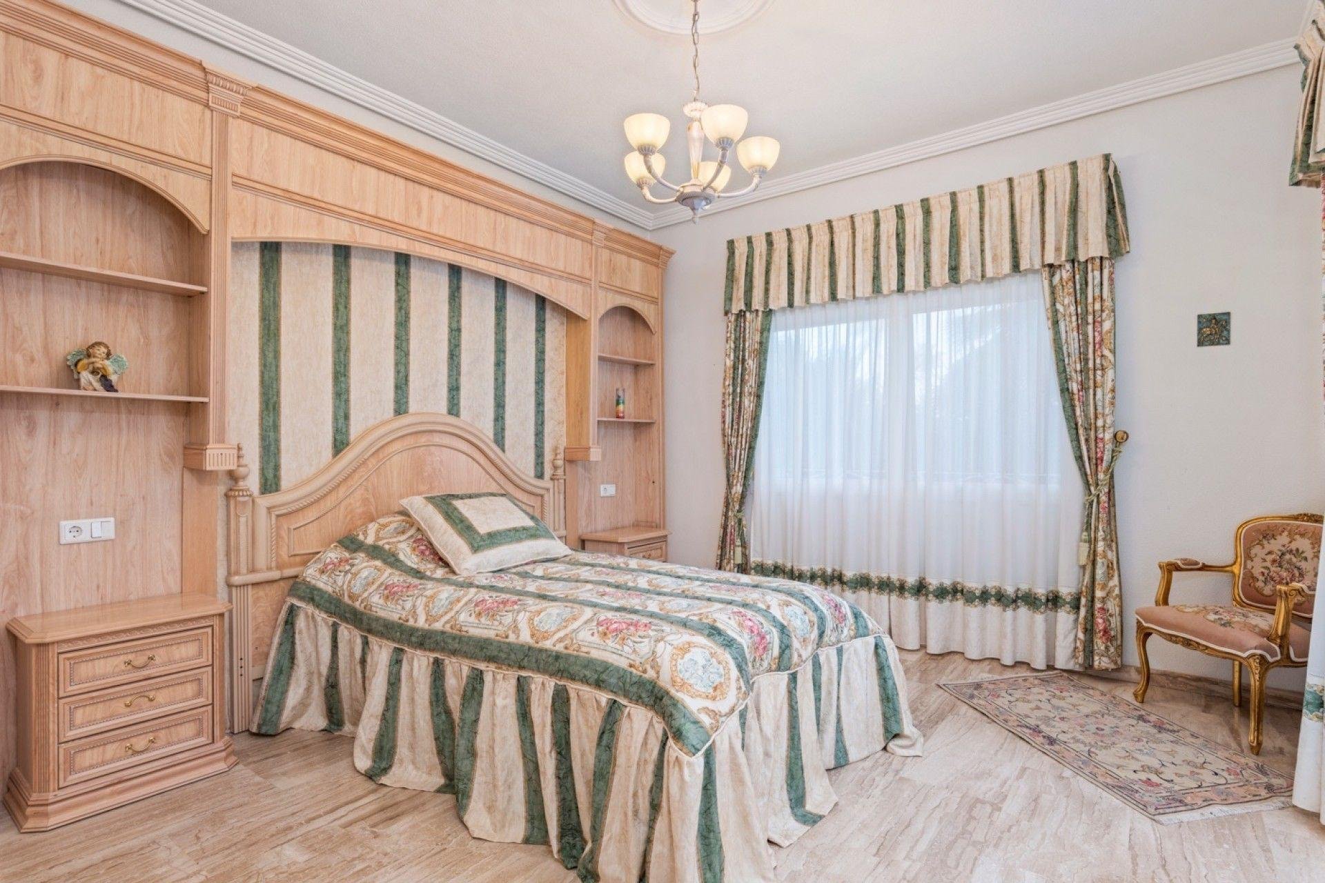 Resale - Villa * - Rojales * - Ciudad Quesada *