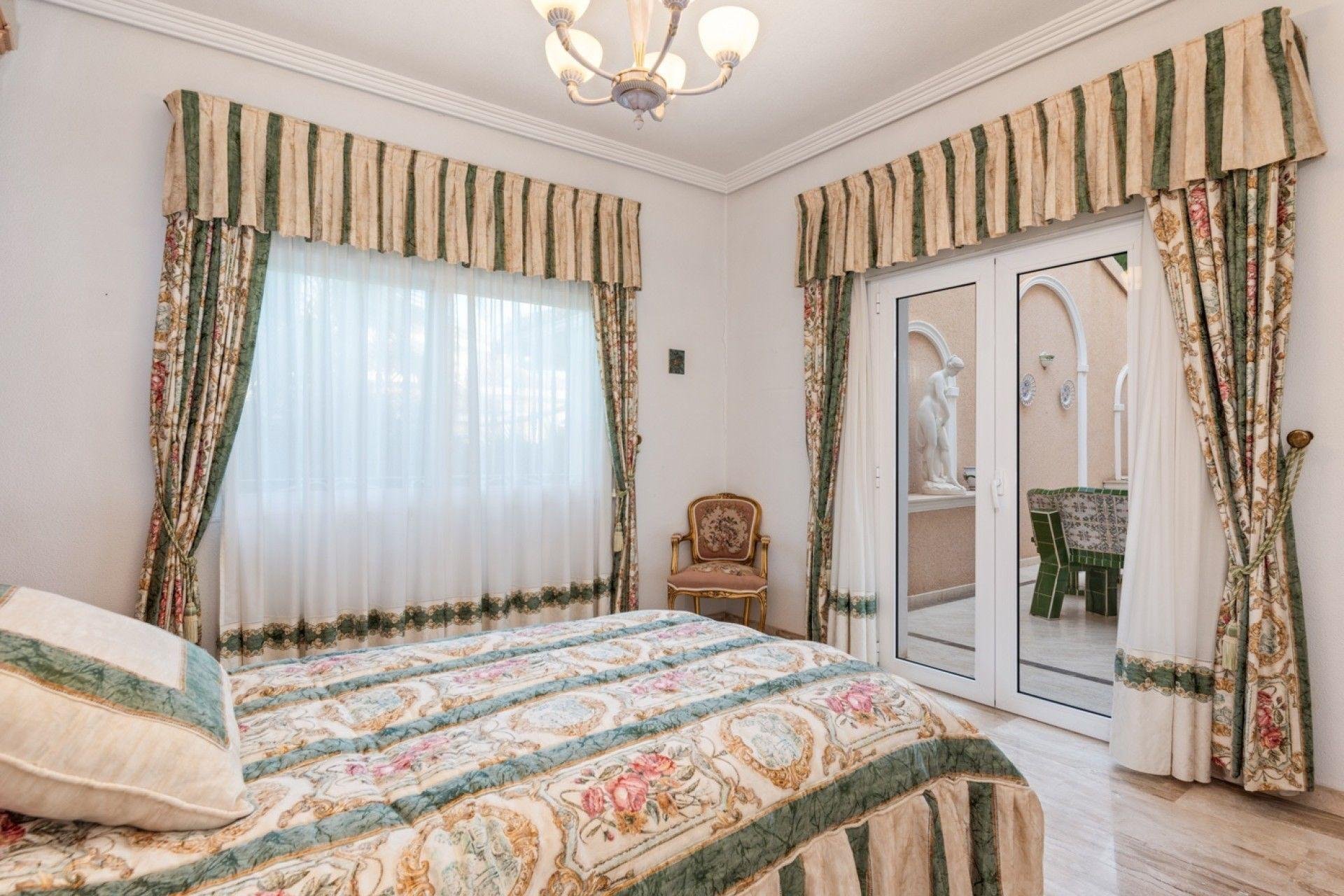 Resale - Villa * - Rojales * - Ciudad Quesada *