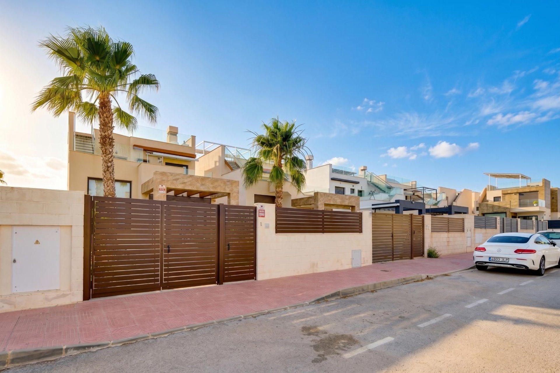 Resale - Villa * - Rojales *