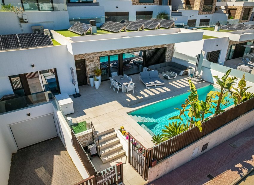 Resale - Villa * - ROJALES