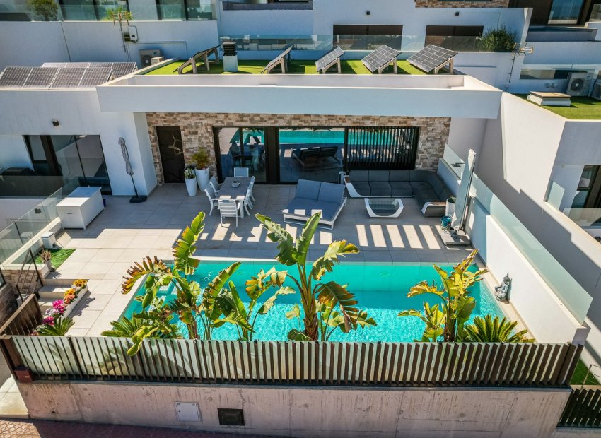 Resale - Villa * - ROJALES