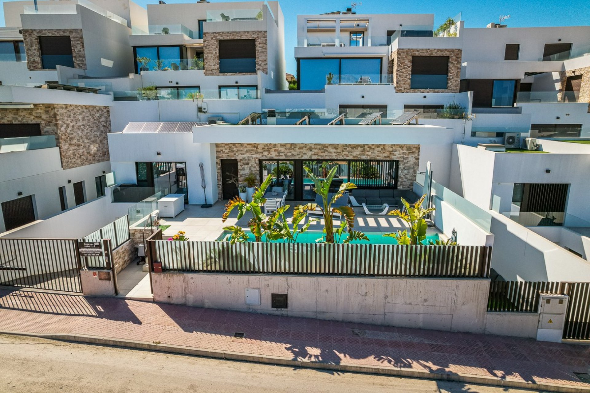 Resale - Villa * - ROJALES
