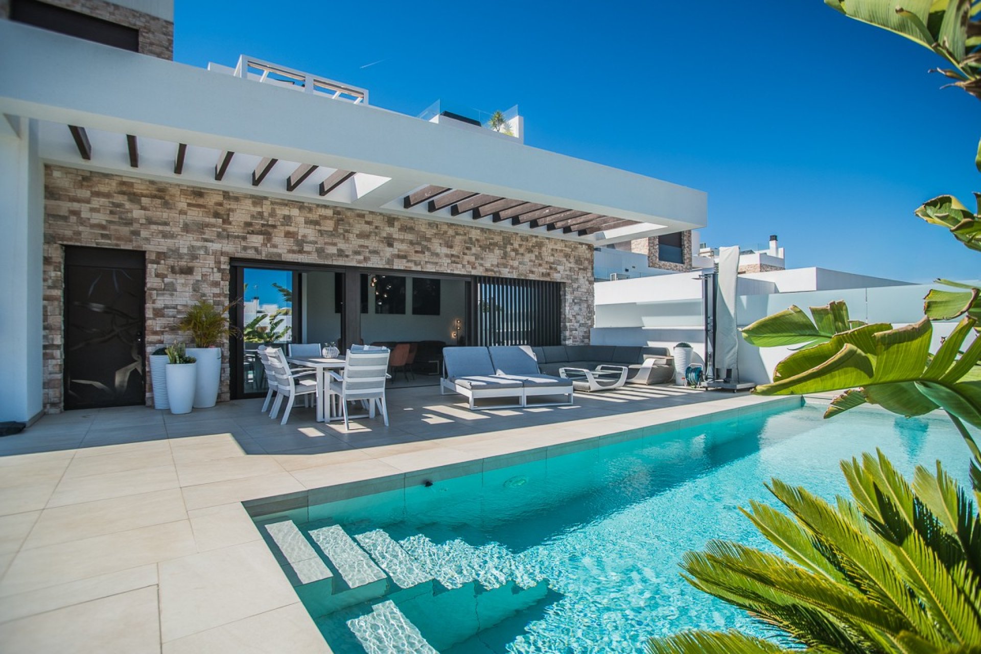 Resale - Villa * - ROJALES