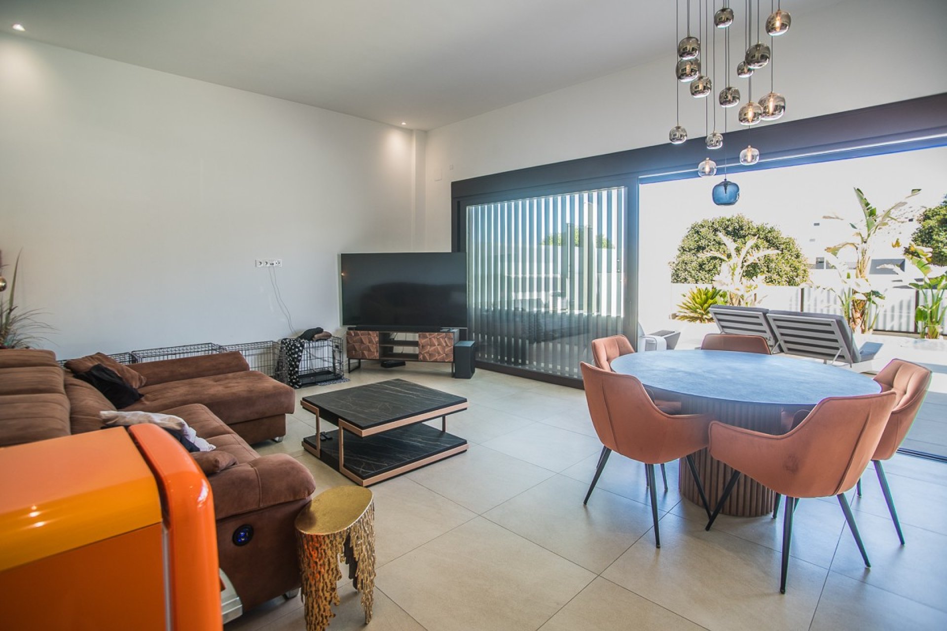 Resale - Villa * - ROJALES