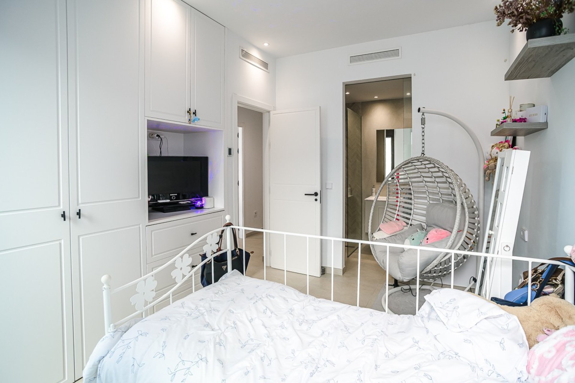Resale - Villa * - ROJALES