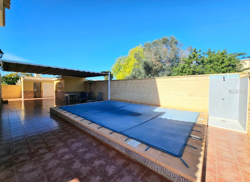 Resale - Villa * - San Fulgencio * - San fulgencio pueblo