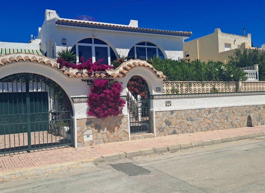 Resale - Villa * - San Miguel de Salinas * - Blue lagoon *