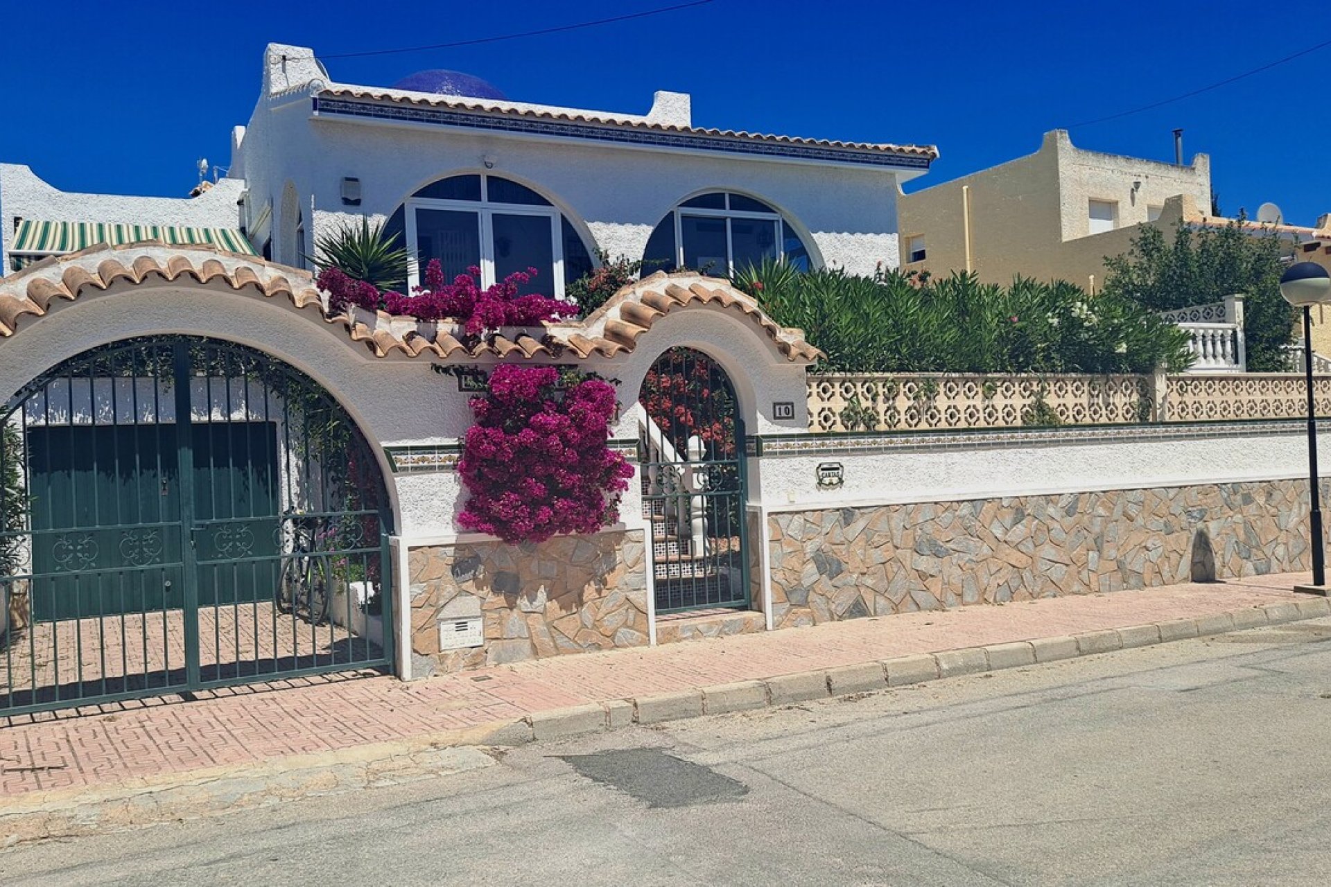 Resale - Villa * - San Miguel de Salinas * - Blue lagoon *