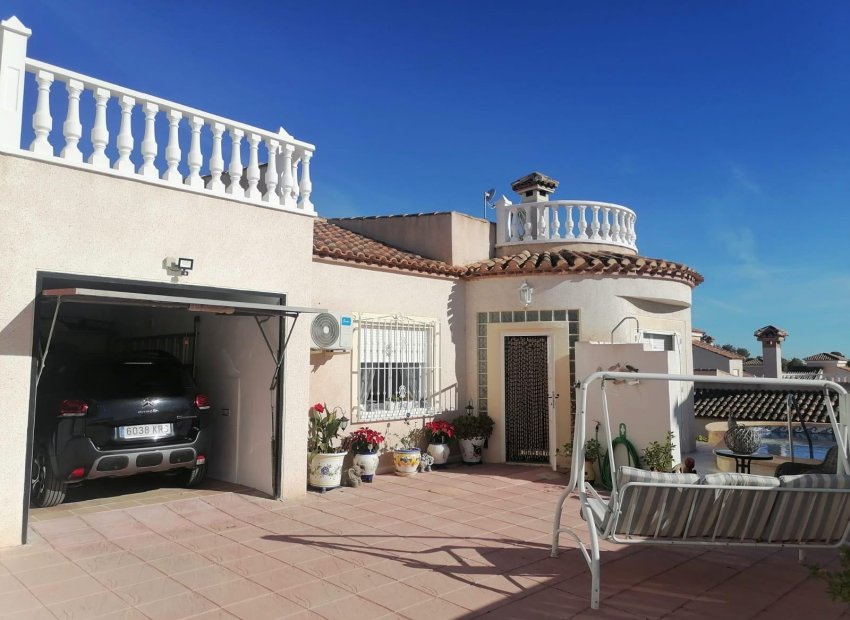 Resale - Villa * - San Miguel de Salinas * - Centro