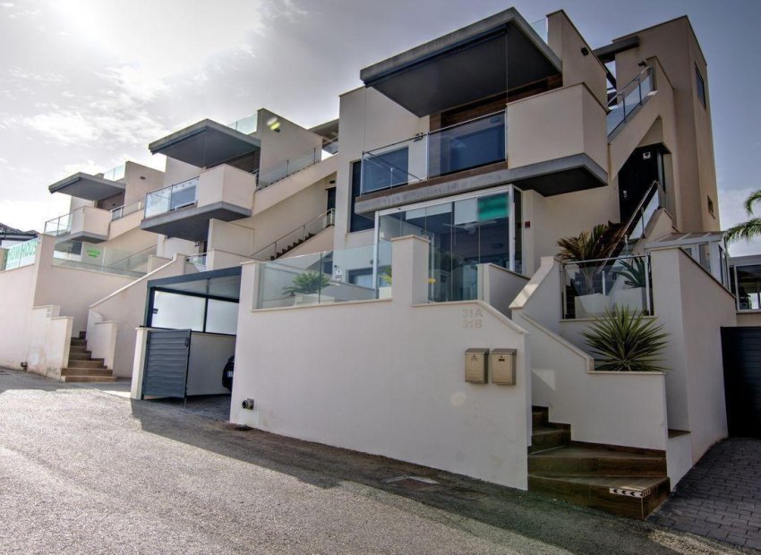 Resale - Villa * - San Miguel de Salinas * - Cerro Del Sol *