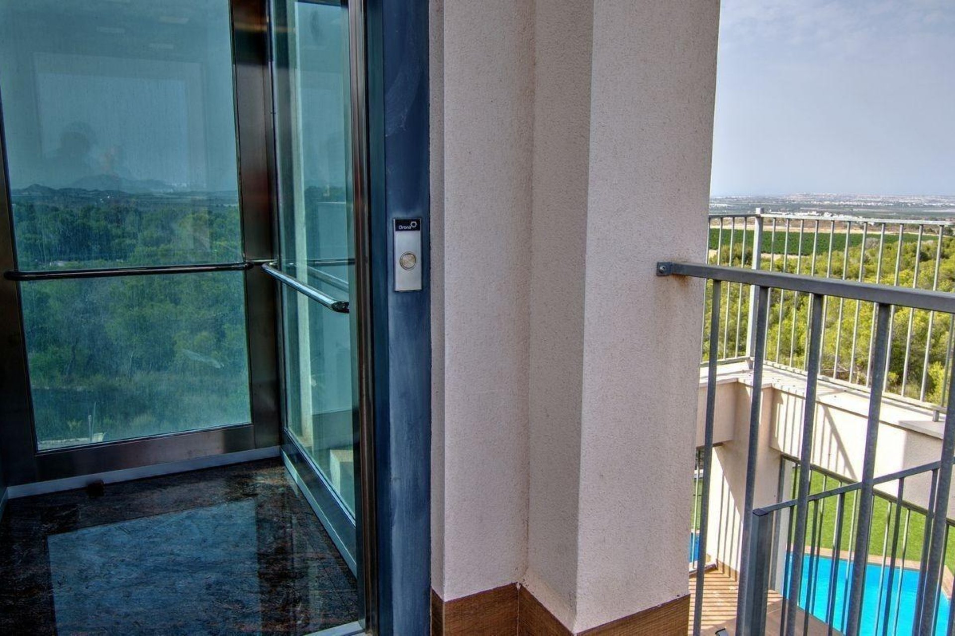 Resale - Villa * - San Miguel de Salinas * - Cerro Del Sol *