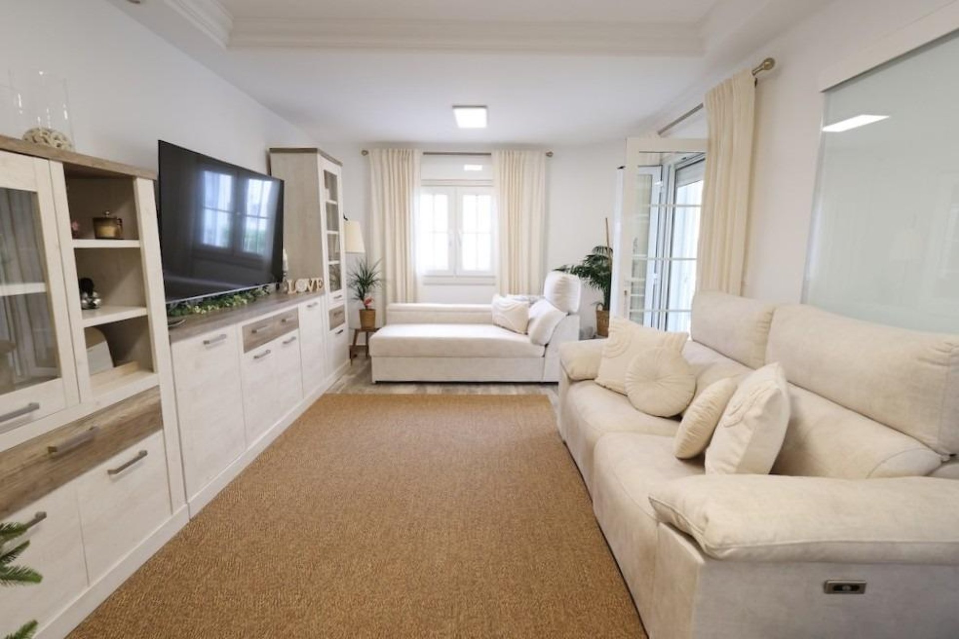 Resale - Villa * - San Miguel de Salinas * - Las Filipinas *