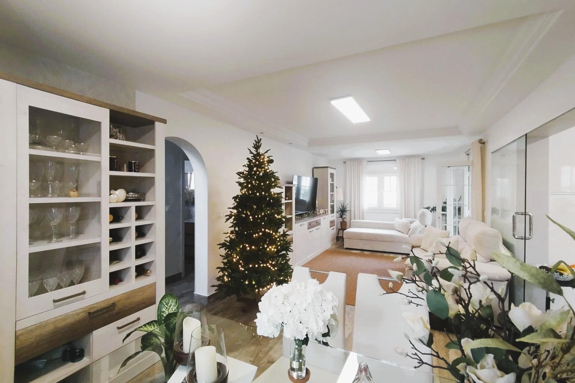 Resale - Villa * - San Miguel de Salinas * - Las Filipinas *