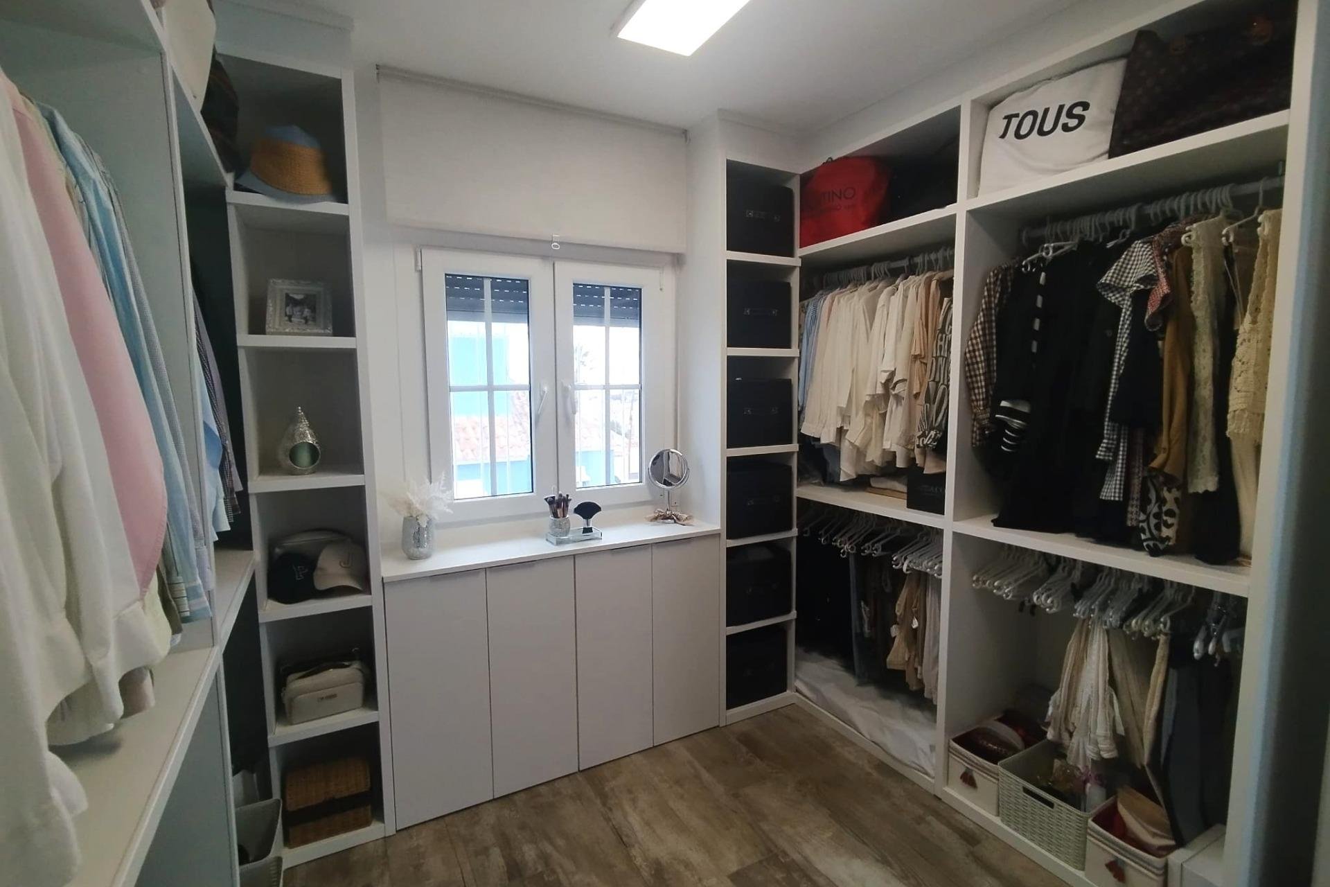 Resale - Villa * - San Miguel de Salinas * - Las Filipinas *