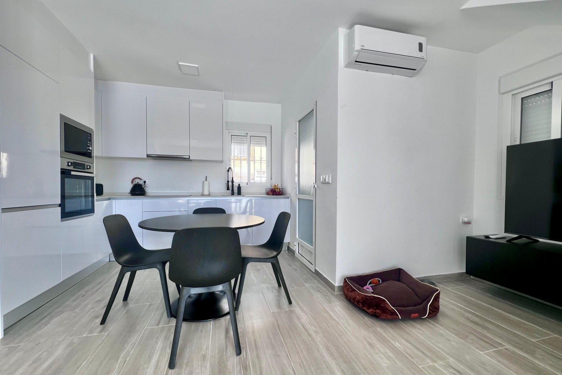 Resale - Villa * - San Miguel de Salinas * - Las Filipinas *