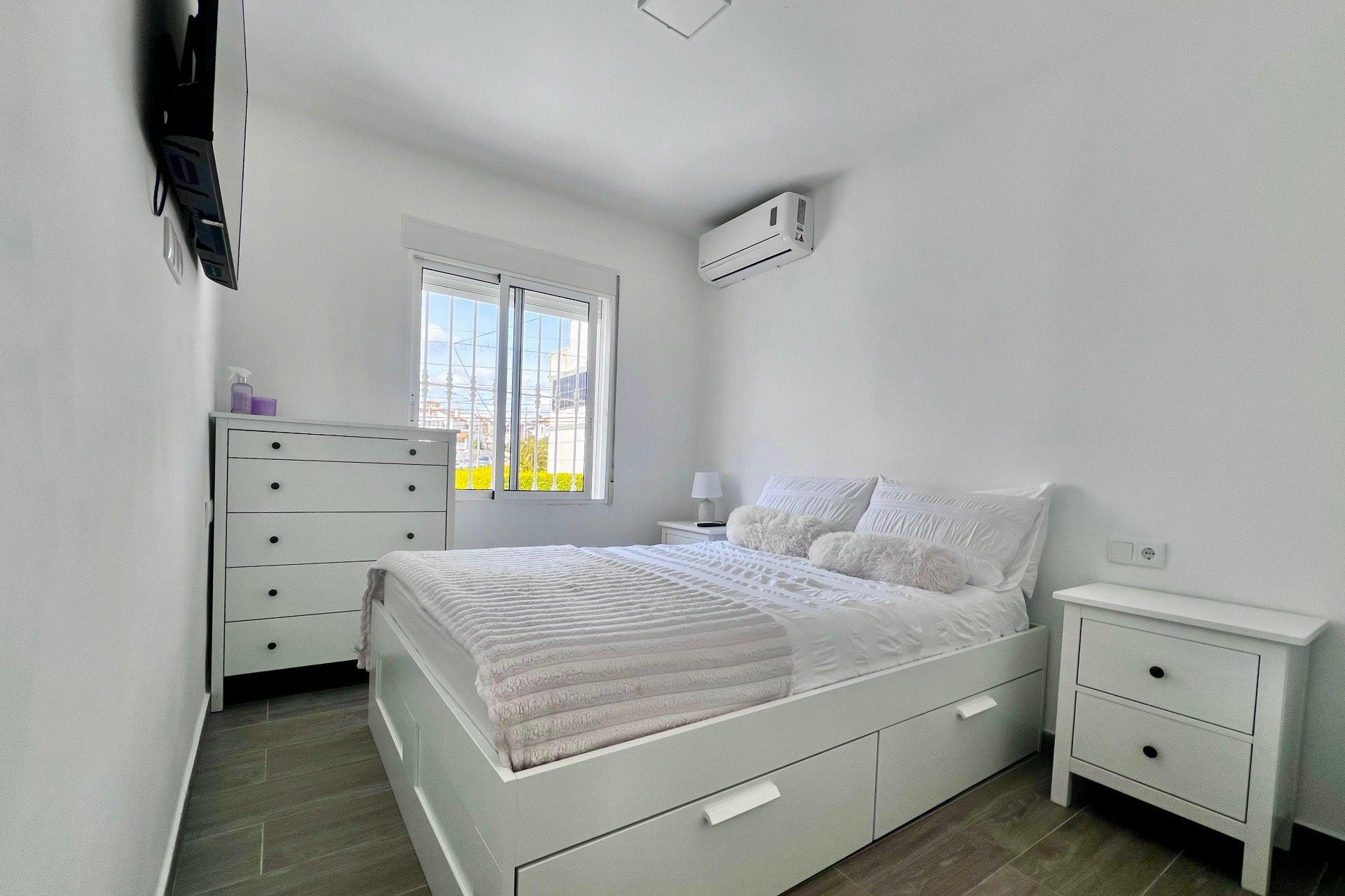 Resale - Villa * - San Miguel de Salinas * - Las Filipinas *