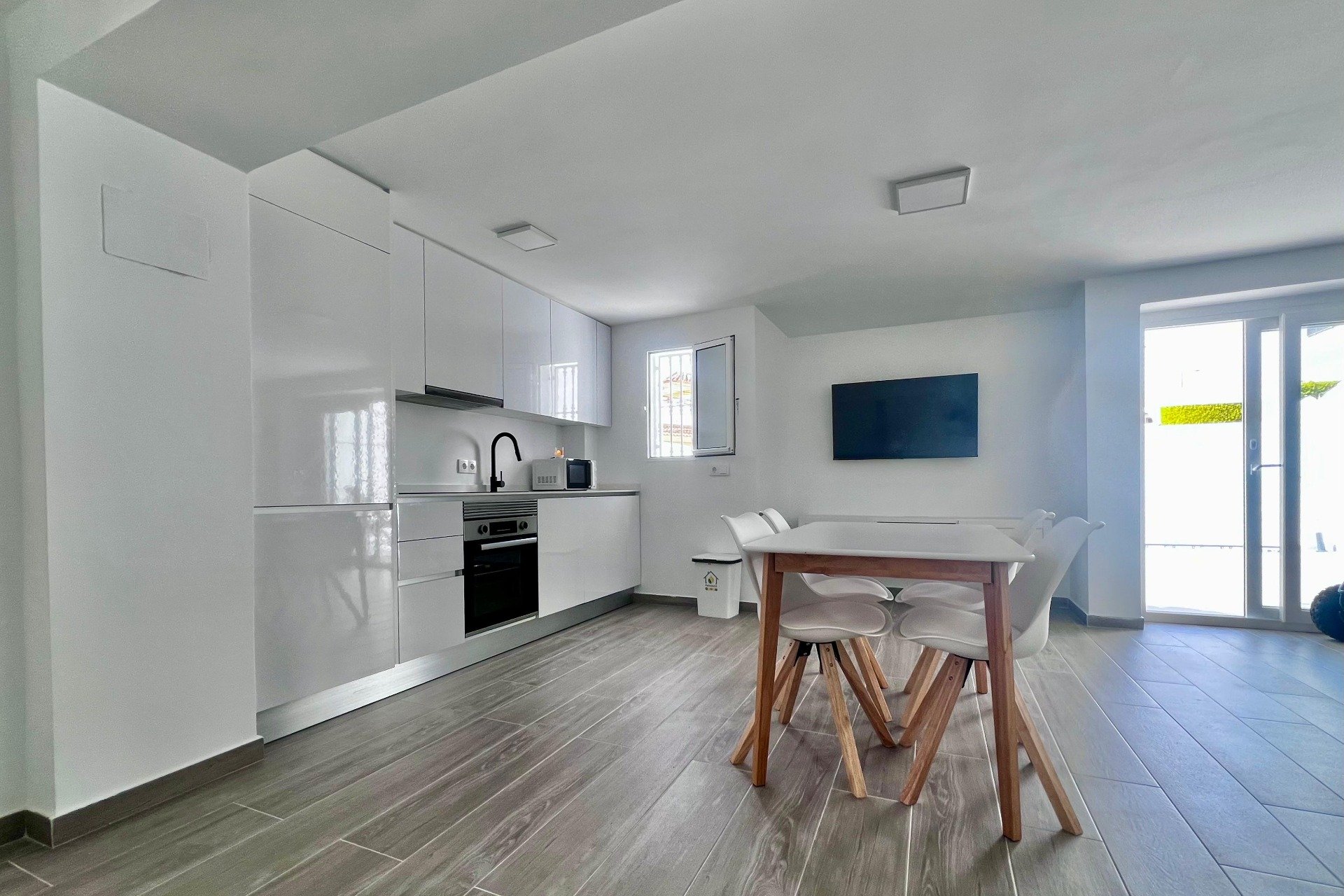 Resale - Villa * - San Miguel de Salinas * - Las Filipinas *