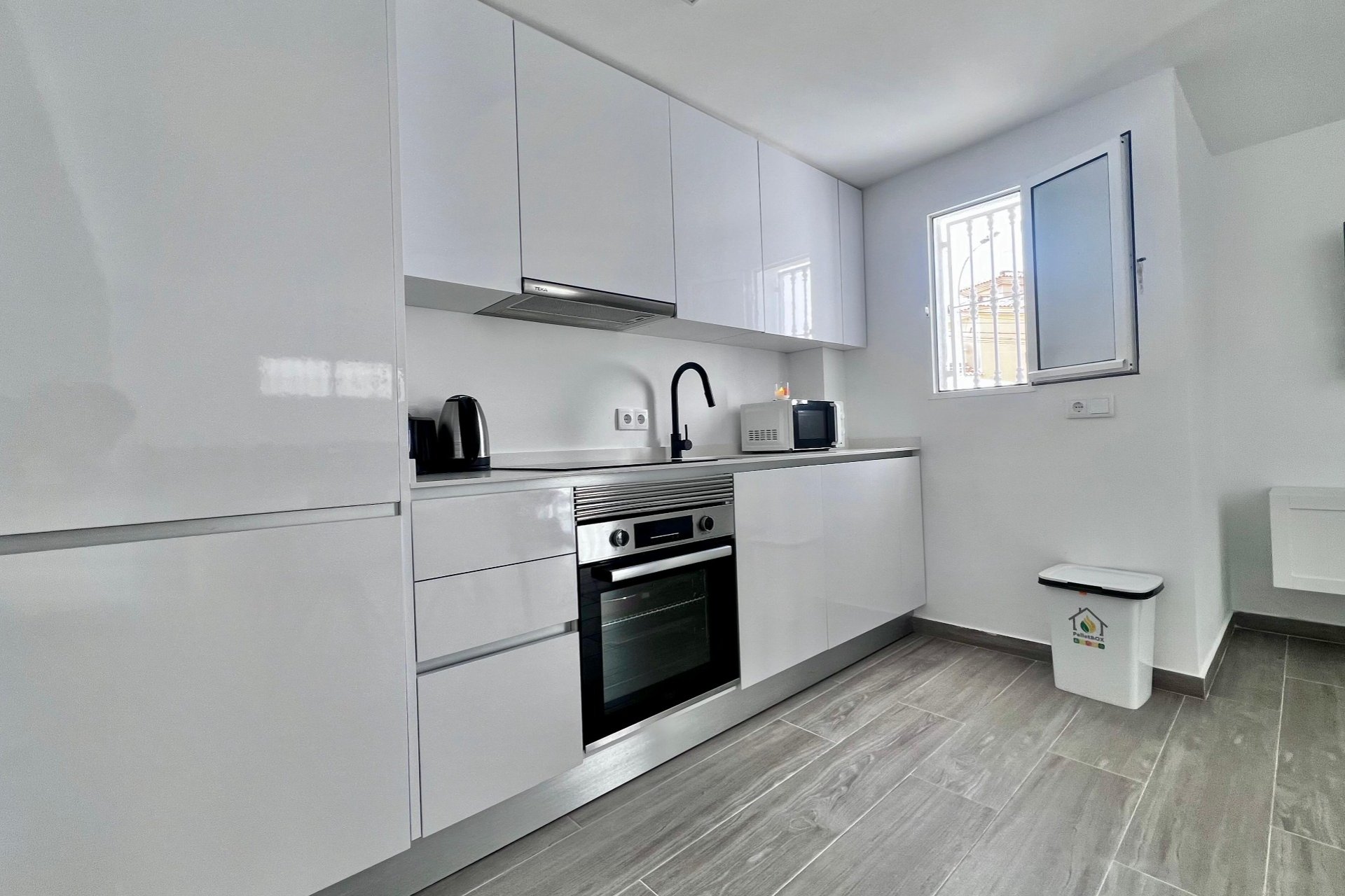 Resale - Villa * - San Miguel de Salinas * - Las Filipinas *