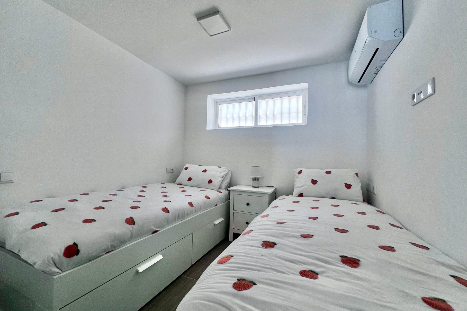 Resale - Villa * - San Miguel de Salinas * - Las Filipinas *