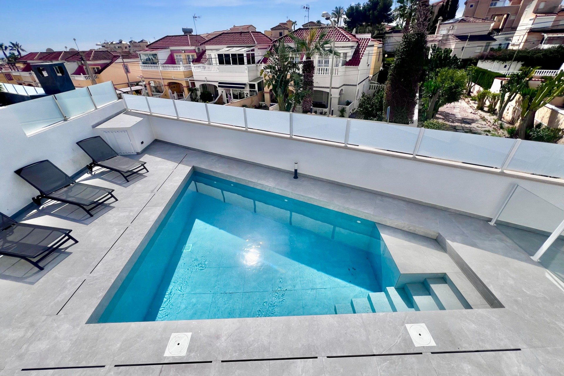 Resale - Villa * - San Miguel de Salinas * - Las Filipinas *