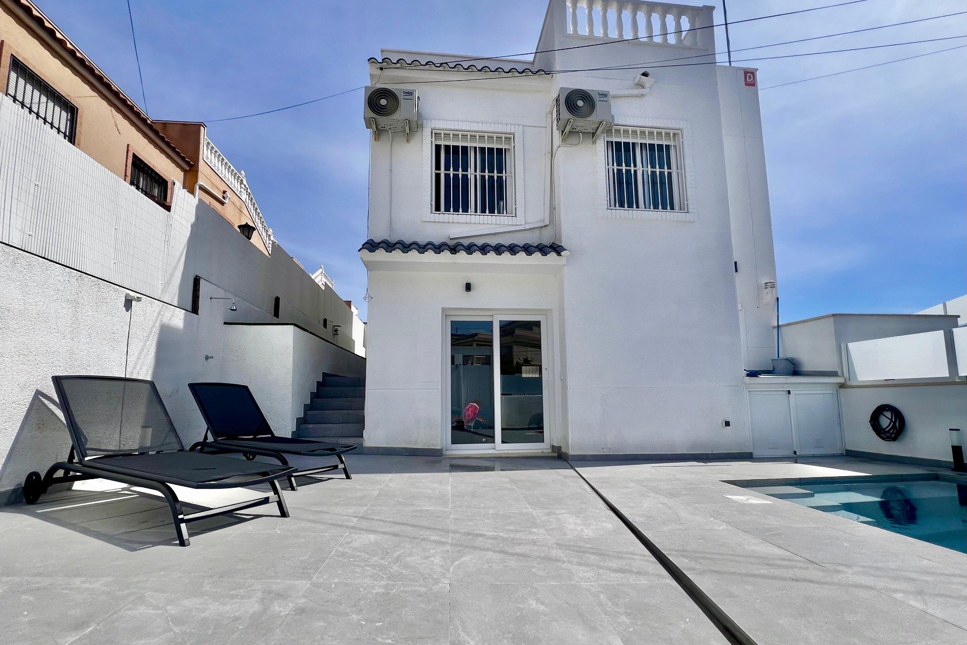 Resale - Villa * - San Miguel de Salinas * - Las Filipinas *