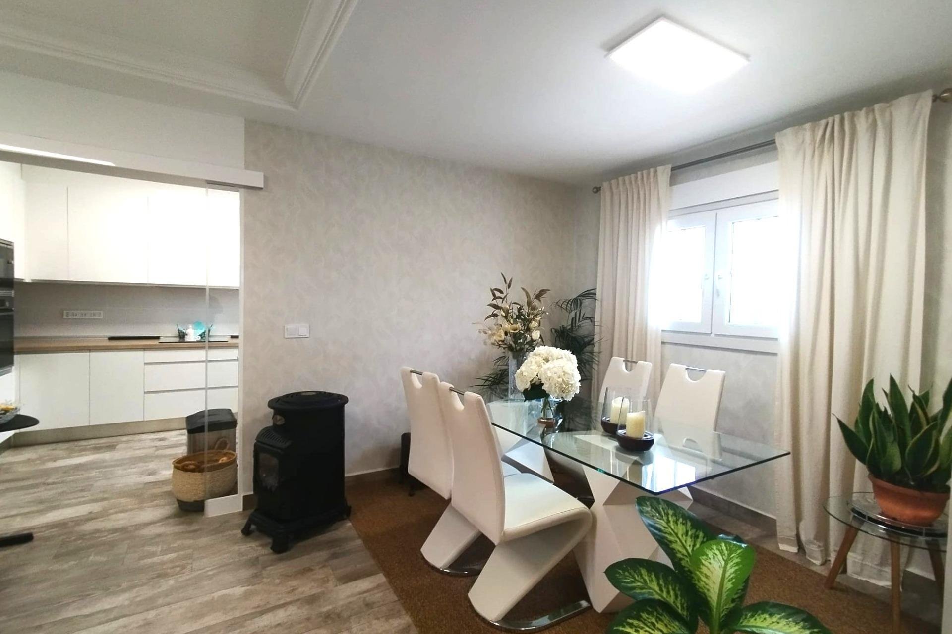 Resale - Villa * - San Miguel de Salinas * - Las Filipinas *