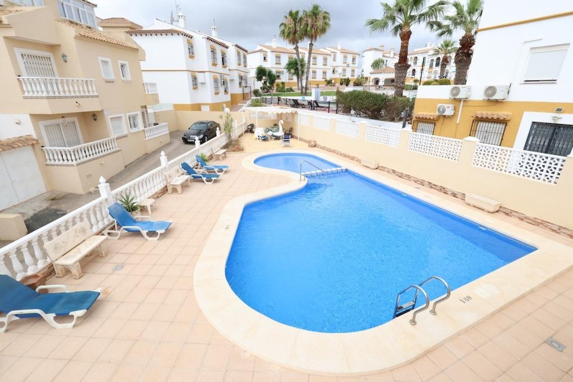 Resale - Villa * - San Miguel de Salinas * - Las Filipinas *