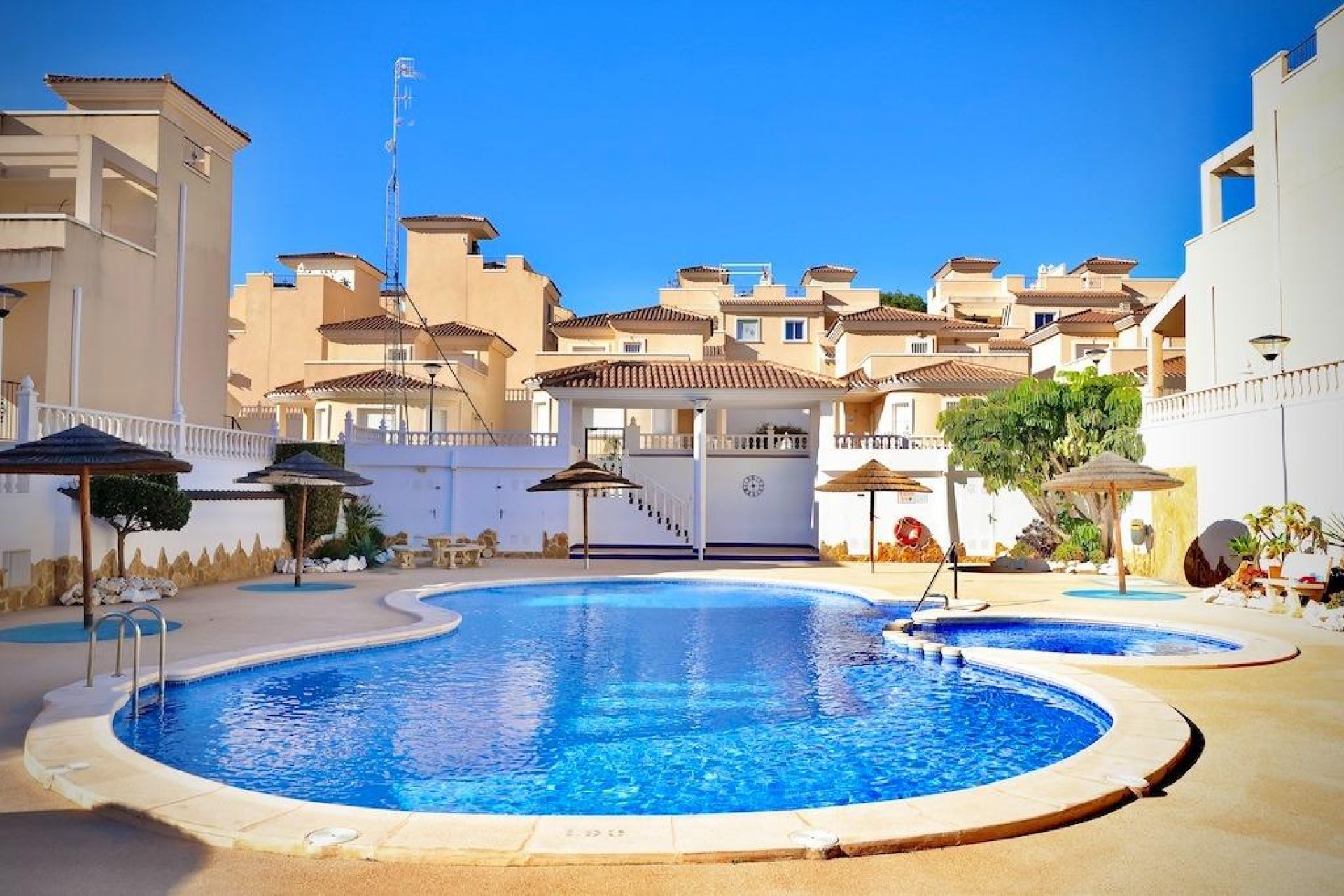 Resale - Villa - San Miguel de Salinas - Pueblo 9