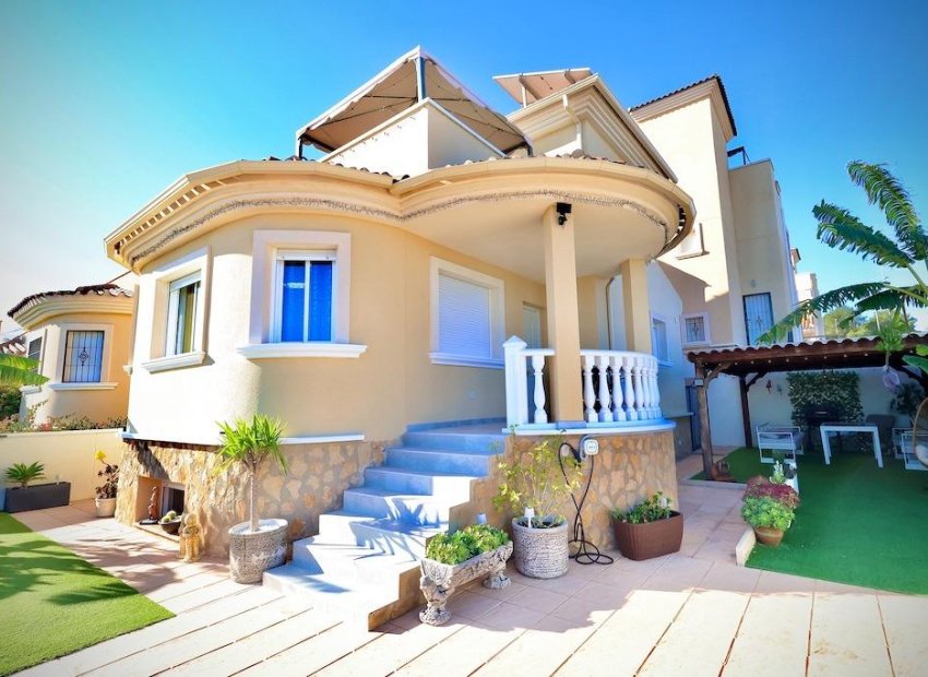 Resale - Villa * - San Miguel de Salinas *