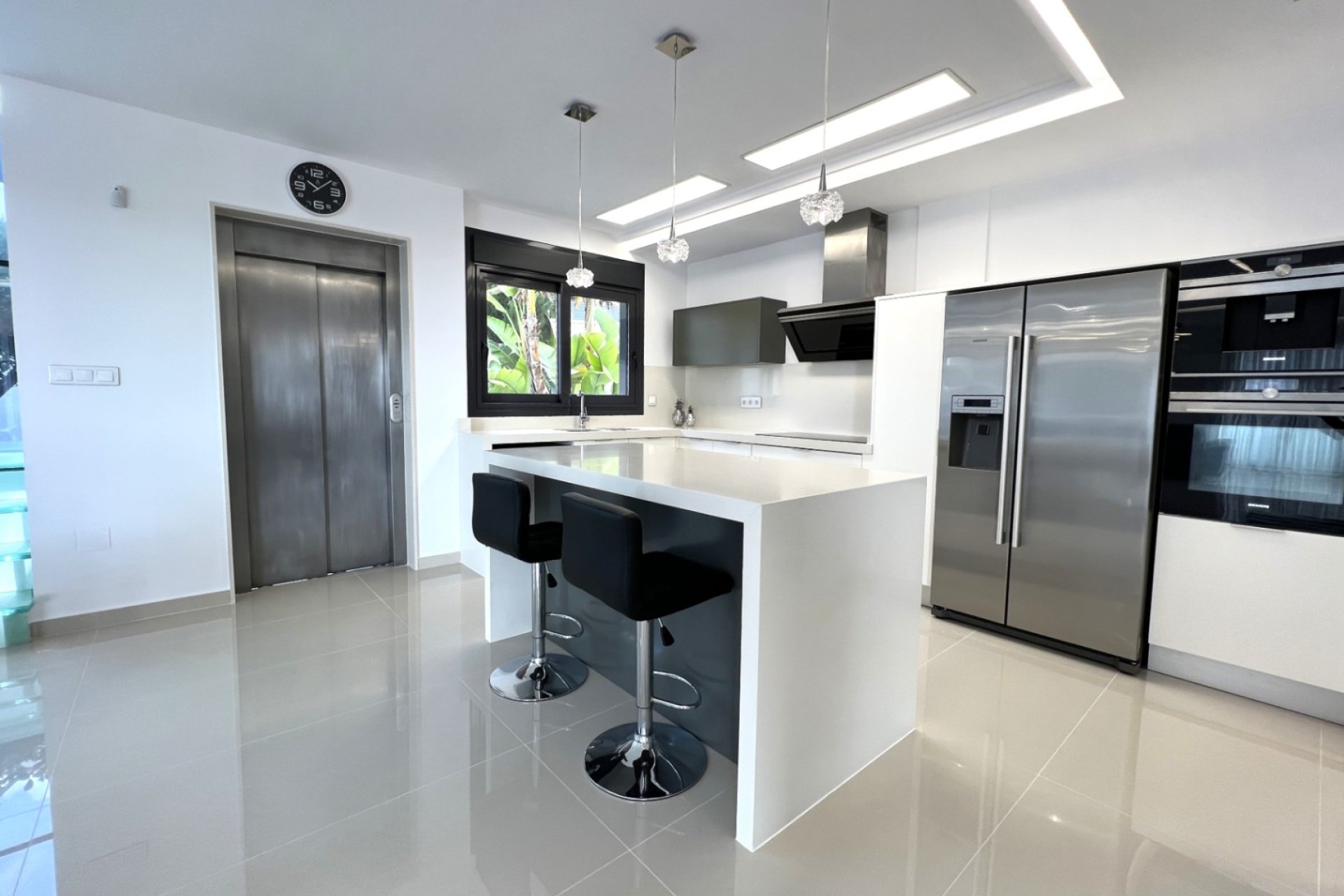 Resale - Villa * - San Miguel de Salinas *