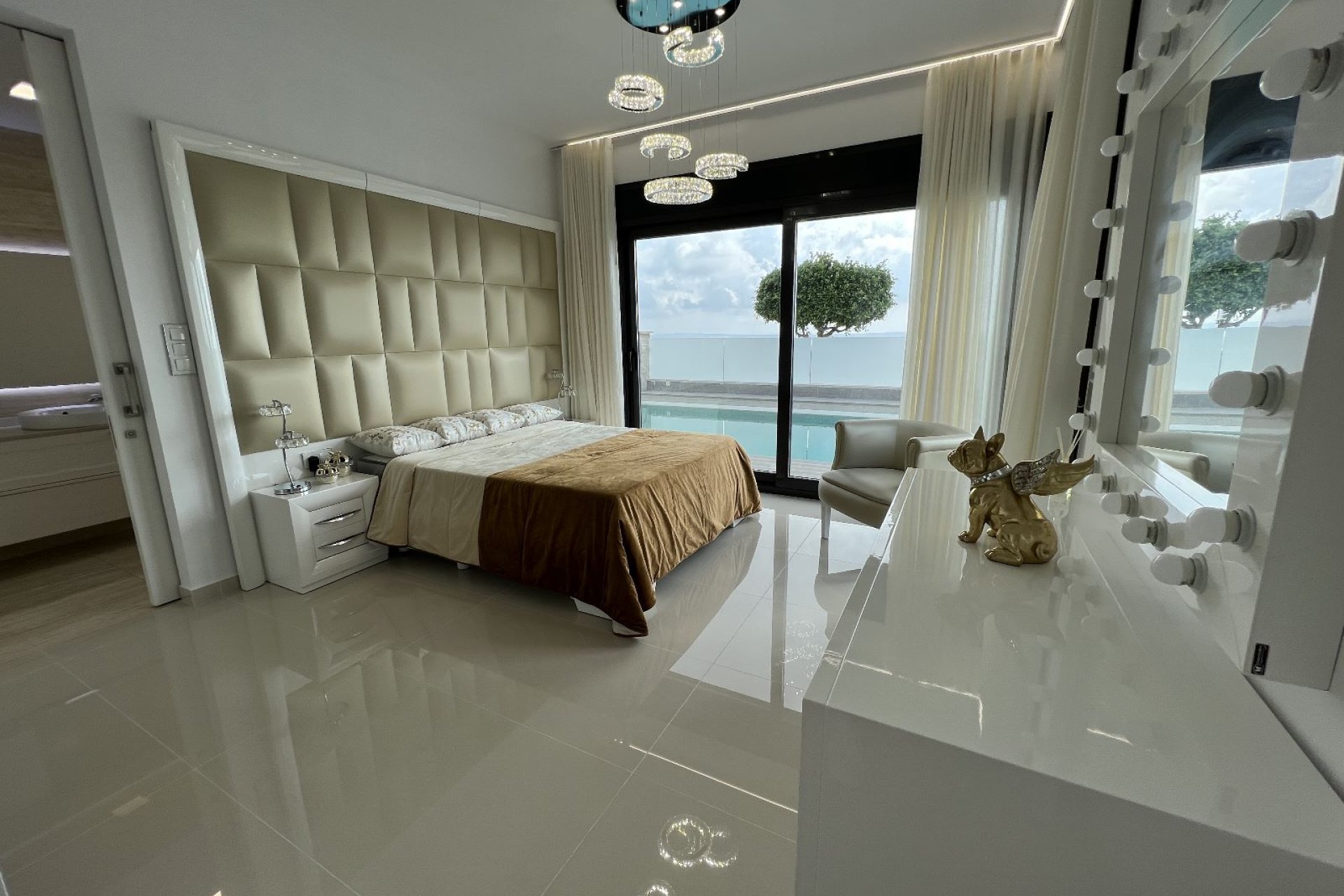 Resale - Villa * - San Miguel de Salinas *