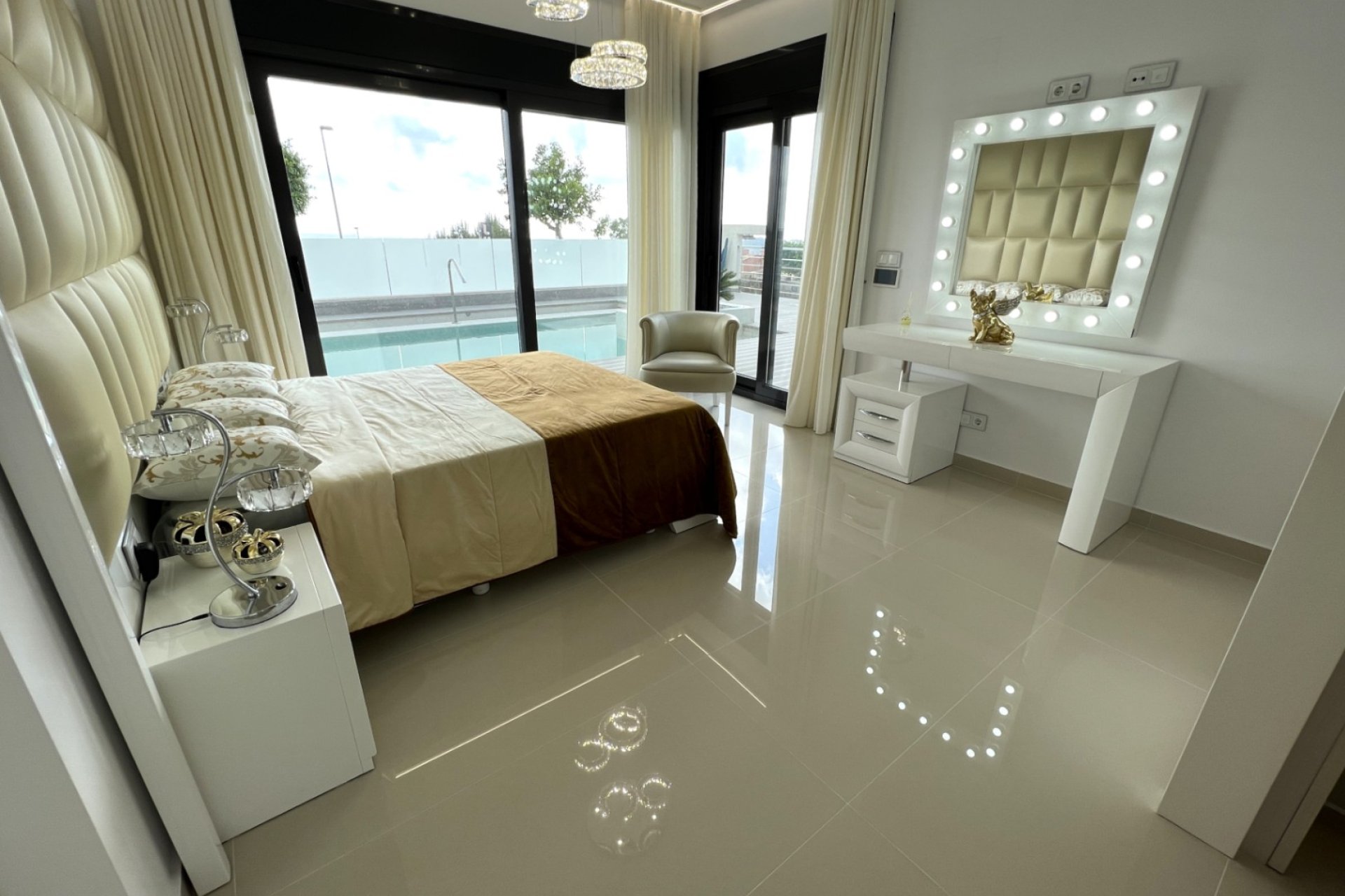 Resale - Villa * - San Miguel de Salinas *