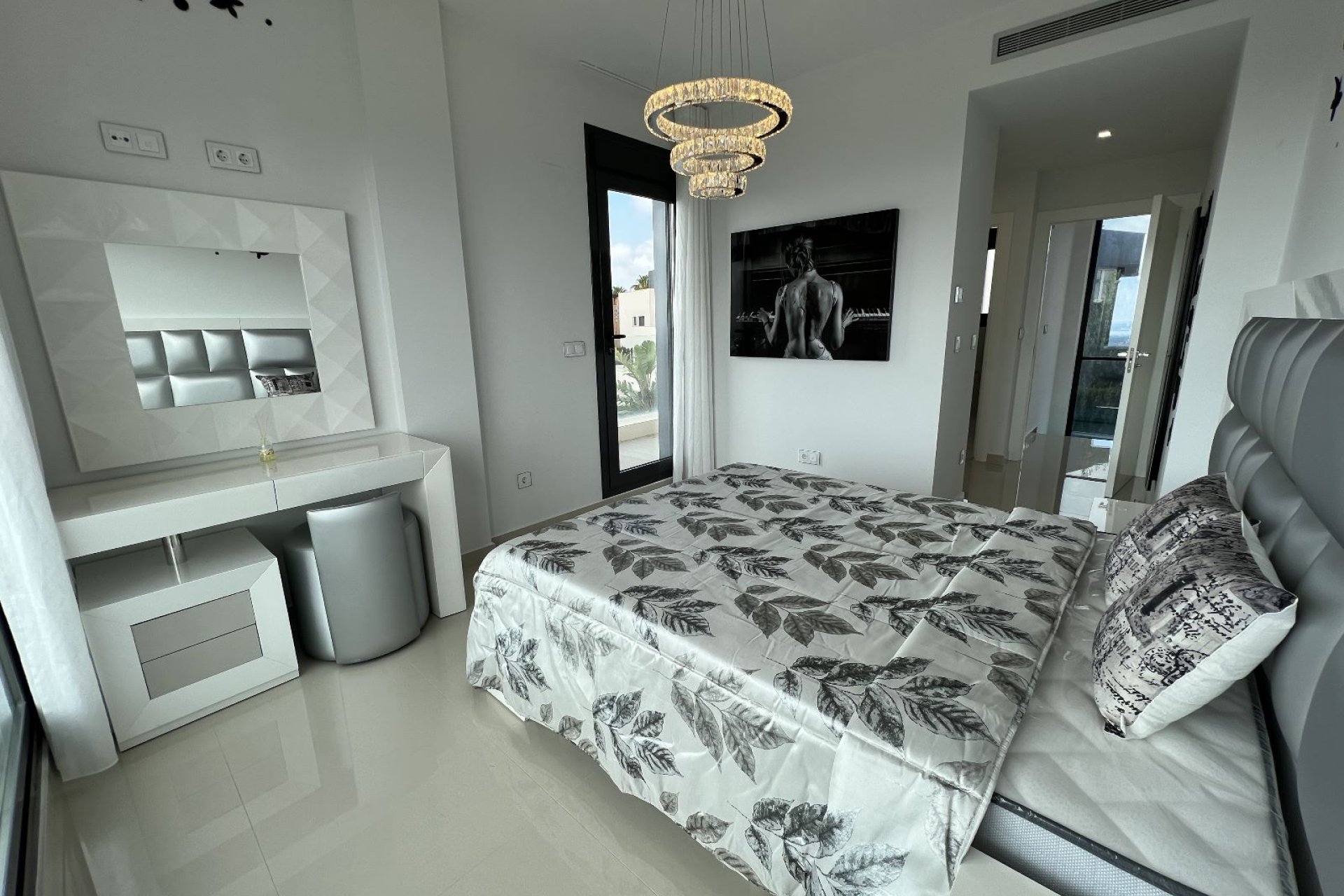 Resale - Villa * - San Miguel de Salinas *