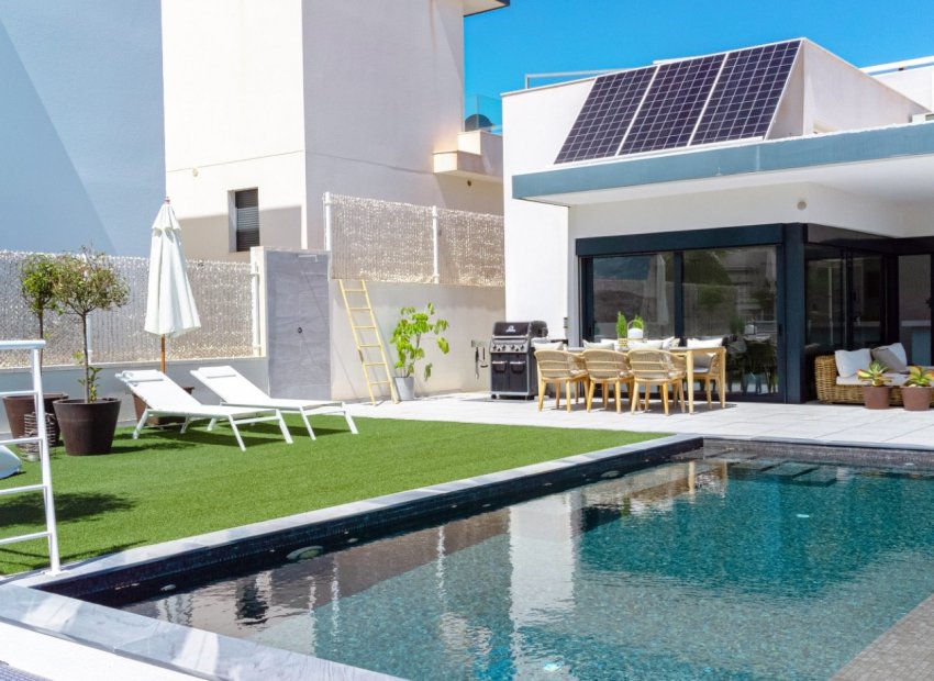 Resale - Villa * - San Miguel de Salinas *