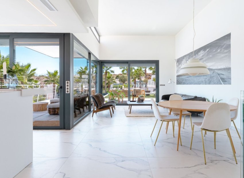 Resale - Villa * - San Miguel de Salinas *