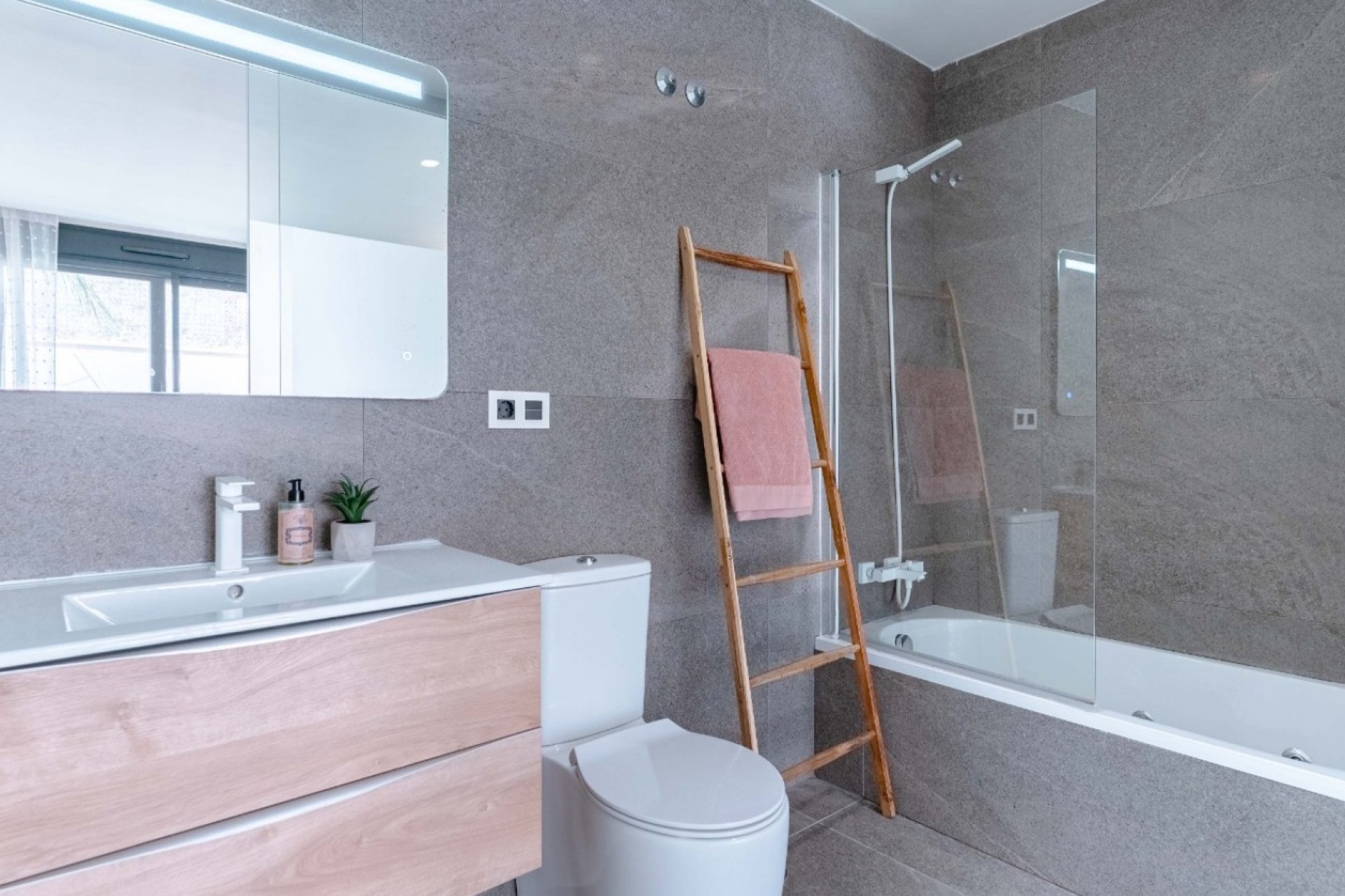 Resale - Villa * - San Miguel de Salinas *