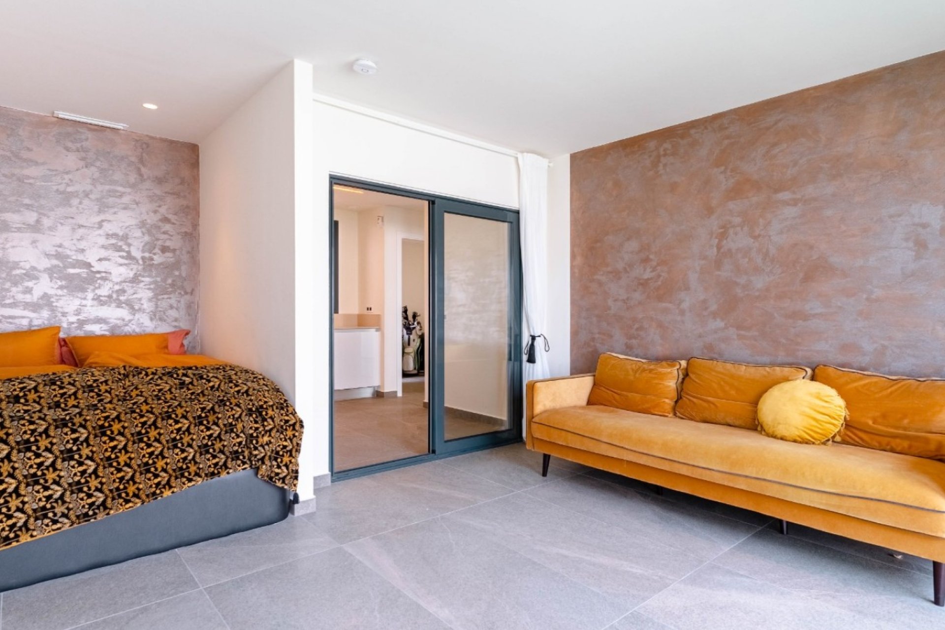 Resale - Villa * - San Miguel de Salinas *